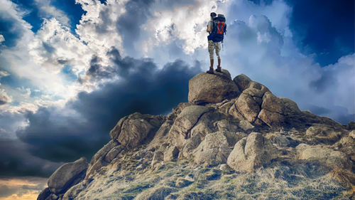 着実に一歩ずつ登るイメージ